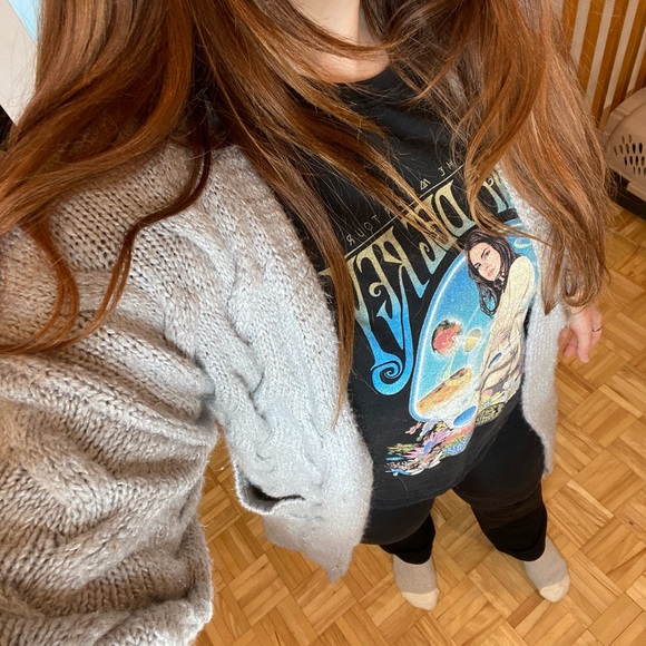 Simple Gray Textured Knit Sweater - Picture 3 of 8